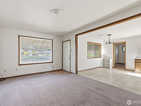 4th image of 3323 Columbia Heights Road
