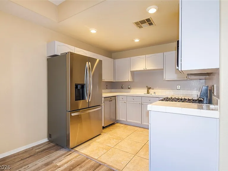 400 Amber Pine St #106 — Photo 7