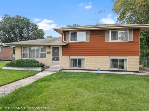 10332 Leslie Ln, Chicago Ridge, IL 60415