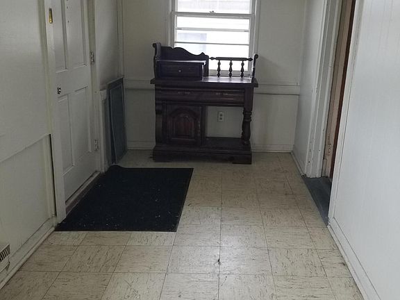 3rd image of 227 Grant Ave