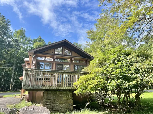 245 S Lake Dr, Lake Harmony, PA 18624