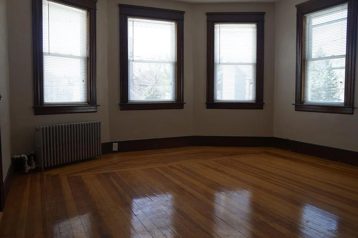 5 bed, 2186 sqft, $3,050 — Photo 4