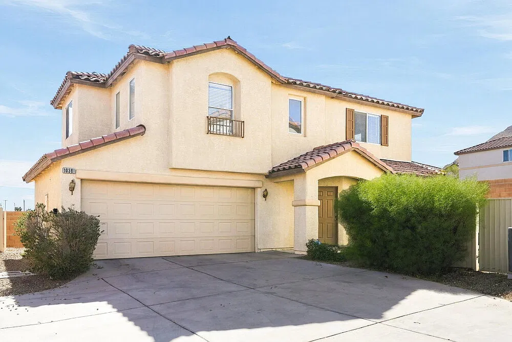 3 bed, 2.5 bath, 1358 sqft, $2,020 — Photo 1