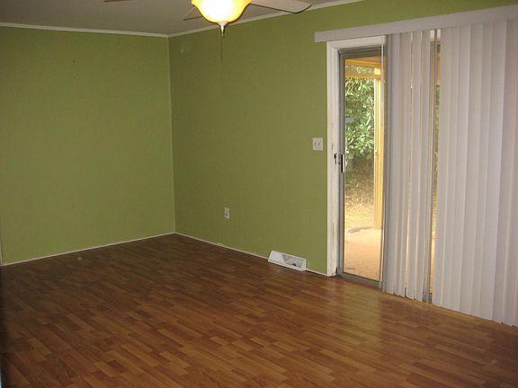5th image of 201 Mistletoe Dr