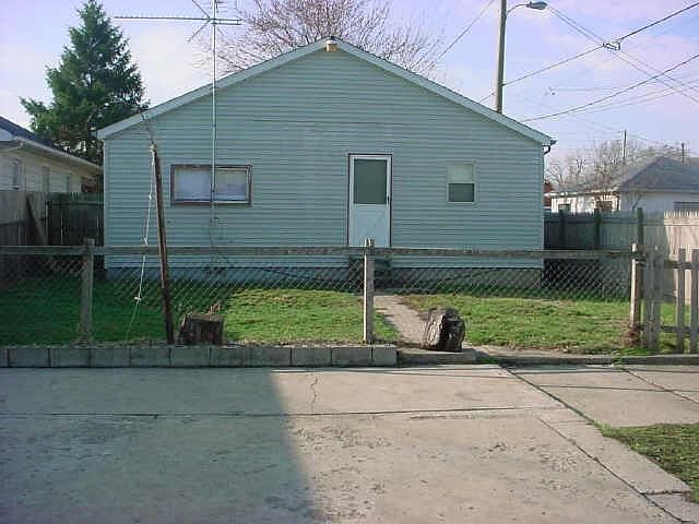 2nd image of 3816 E Hoyt Ave