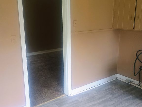 3rd image of 1315 W Walnut St #1315
