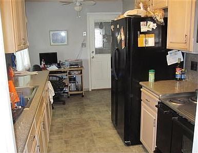 3rd image of 8319 N Balboa Ave