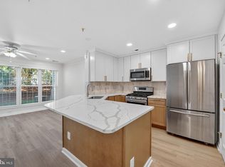 46932 Courtyard Sq, Sterling, VA 20164