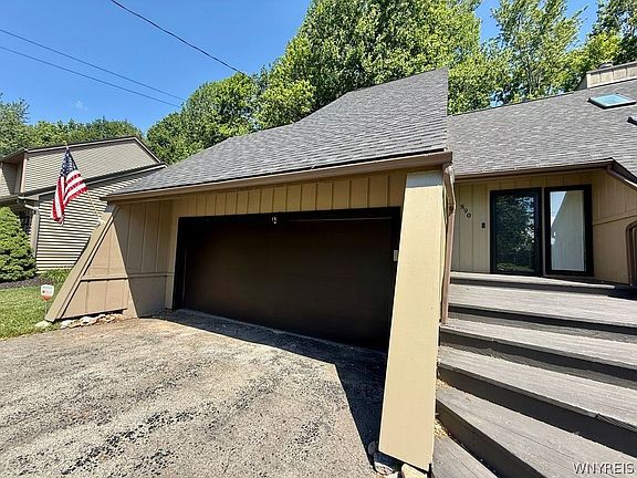 3rd image of 890 Klein Rd