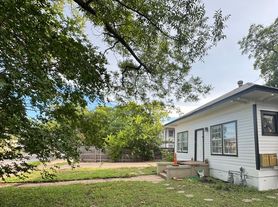4 Bedroom With Fenced Yard and Off-Street Parking Near UT