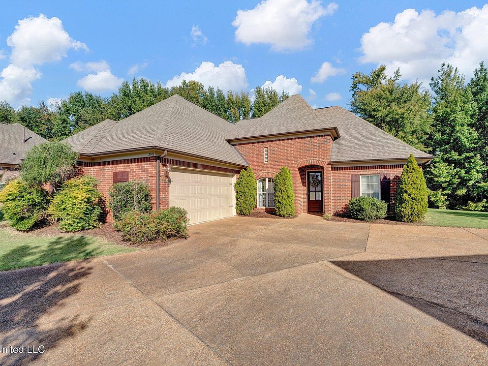 1st image of 2742 Champion Hills Dr