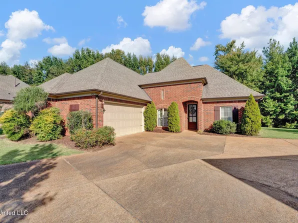 2742 Champion Hills Dr, Southaven, MS 38672
