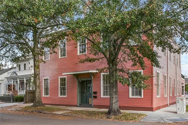 1st image of 600 Pelican St