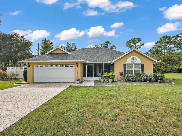 27135 Pine St, Yalaha, FL 34797