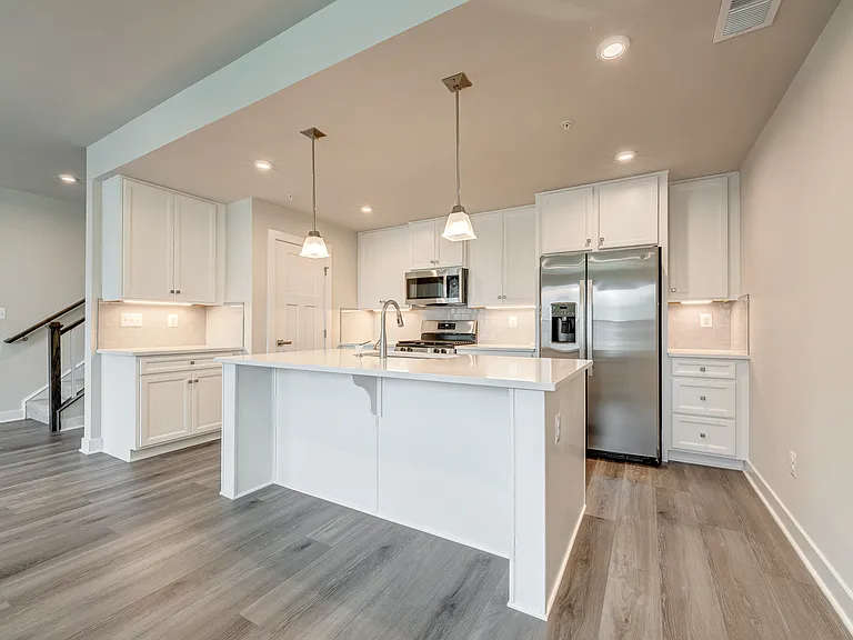 42560 Invergordon Ter — Photo 12