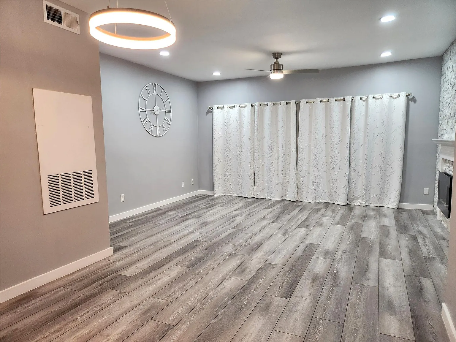 2 bed, 2.0 bath, 1242 sqft, $1,350 — Photo 2