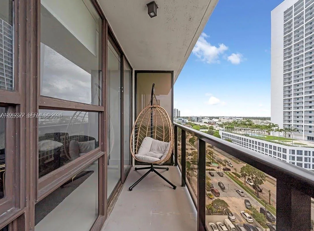 Charter Club Condo — Photo 2