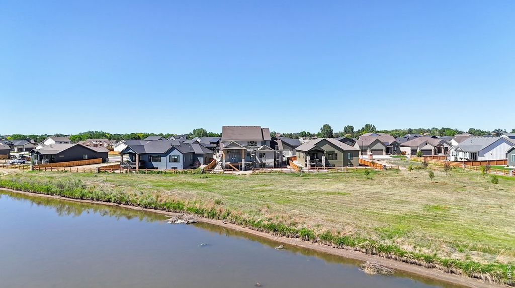 155 Boxwood Dr