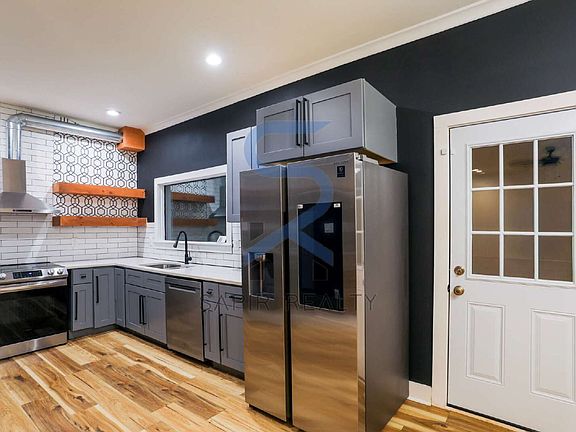 5th image of 3040 Valley Cir