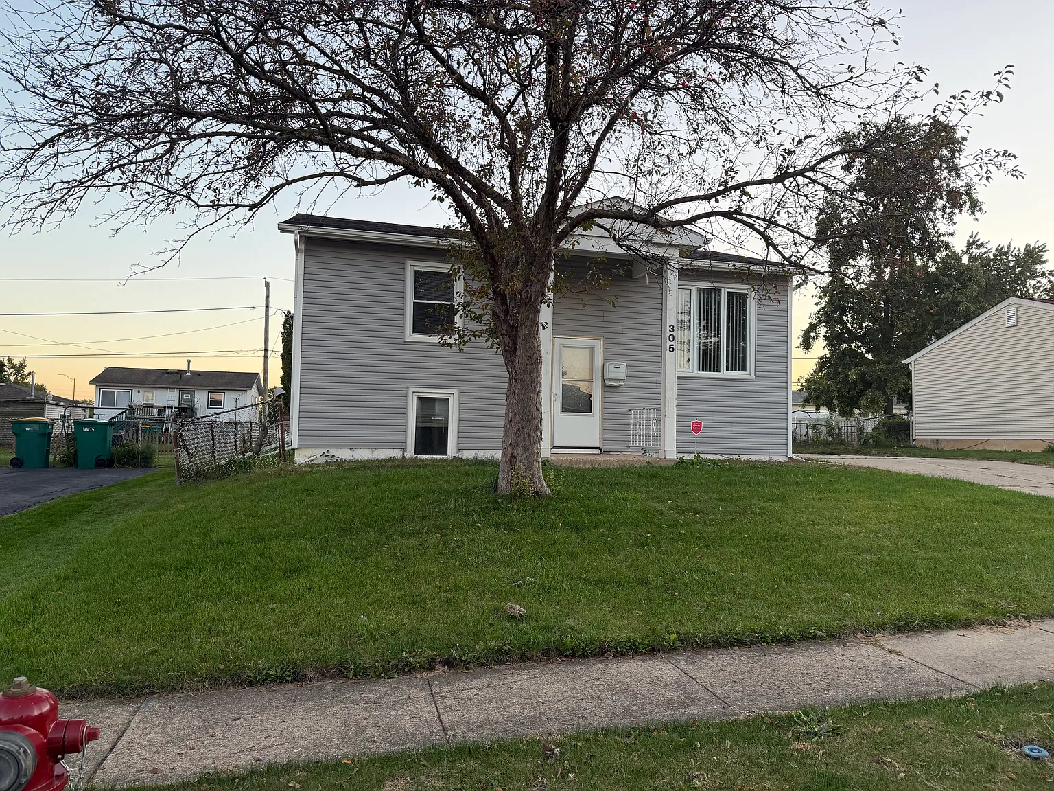 305 Karen Ave — Photo 1