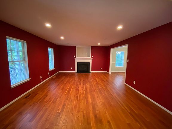 3rd image of 9745 Willow Glen Ln