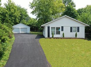 2006 Cherokee Rd, Carpentersville, IL 60110