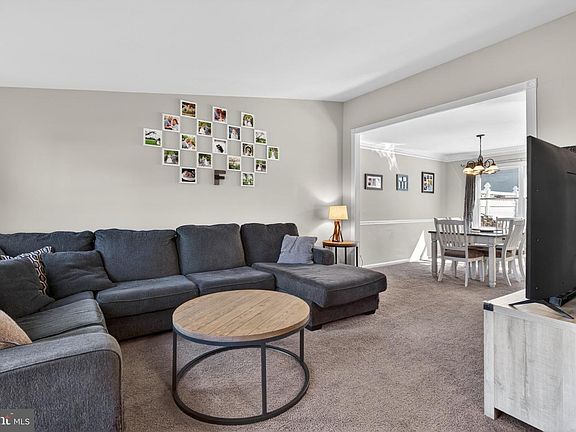 3rd image of 329 Canterbury Ct