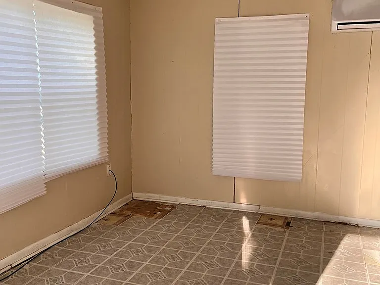 1295 Bryan St — Photo 3