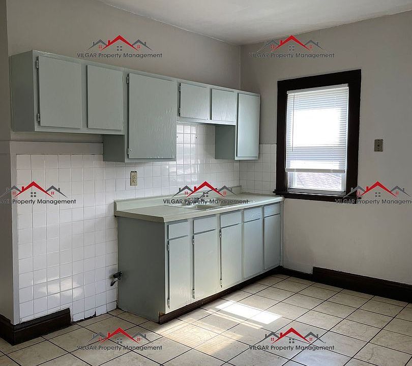1st image of 4023 Fir St Floor 2