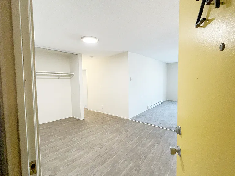 Otis Terrace Apartments — Photo 23