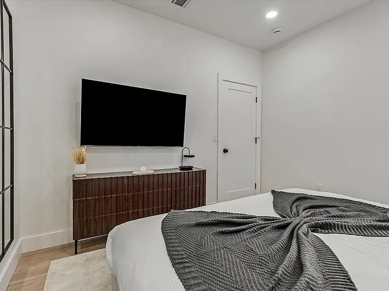 97-99 Zabriskie St #3R — Photo 19