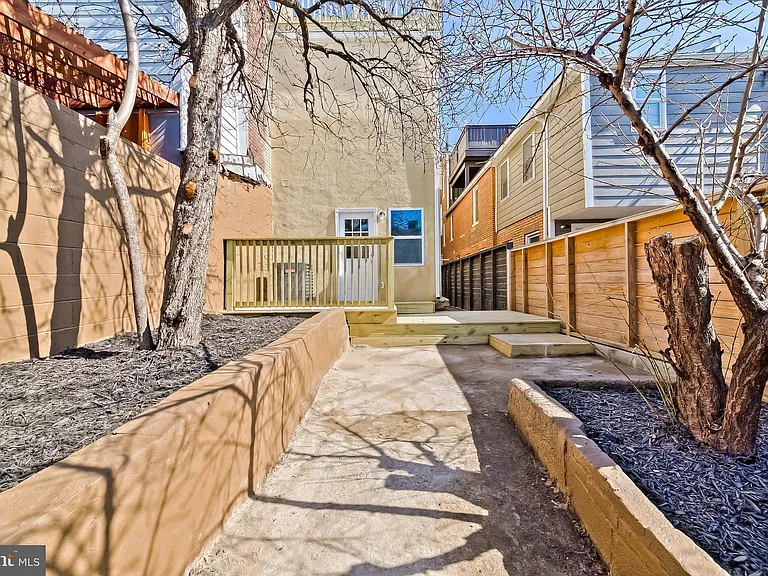 226 S Washington St — Photo 18