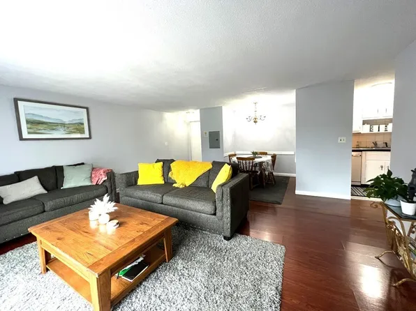 18 Fountain Ln APT 11, Weymouth, MA 02190