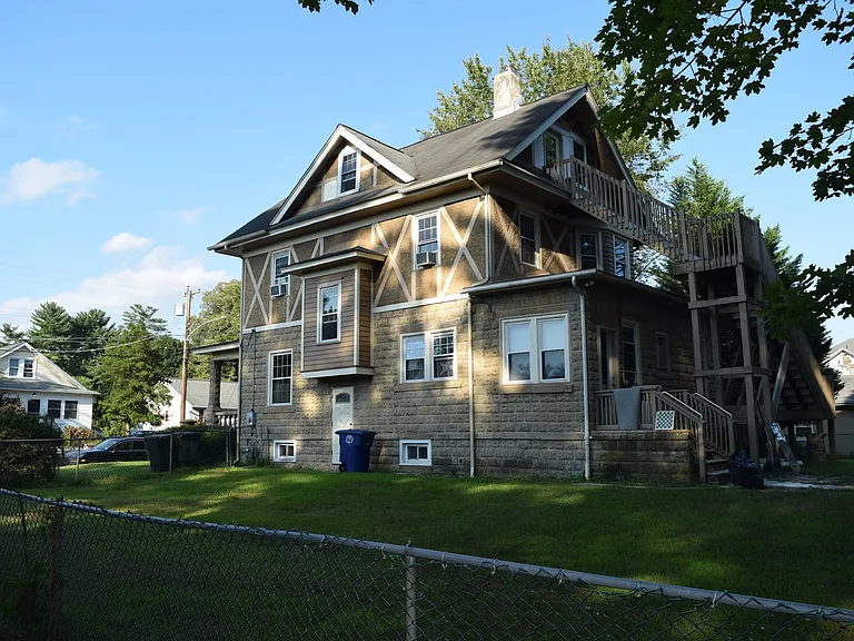 210 Dickinson Rd — Photo 4