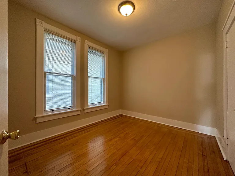 2 Bedroom-Brady St - Heat & Electricity Included — Photo 5