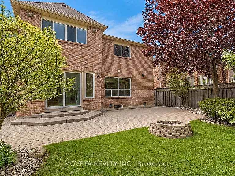 30 Briardale Pl — Photo 4