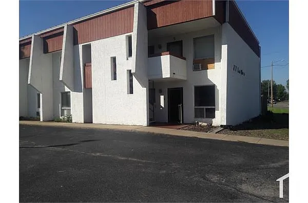 Building Photo - 1717 E Morris St #4