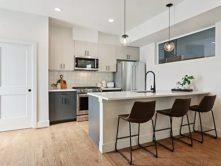 1240 N Tennyson St — Photo 33