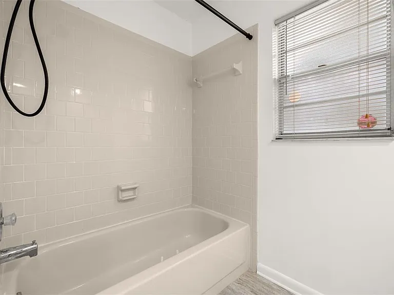 3257 Laurel Dale Dr — Photo 24