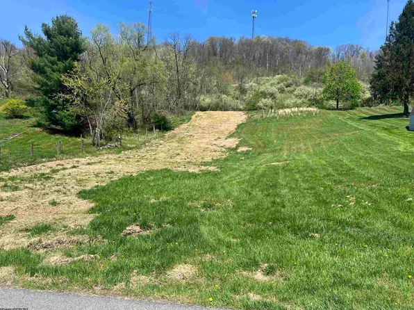 8335 Powell Ave, Clarksburg, WV 26301