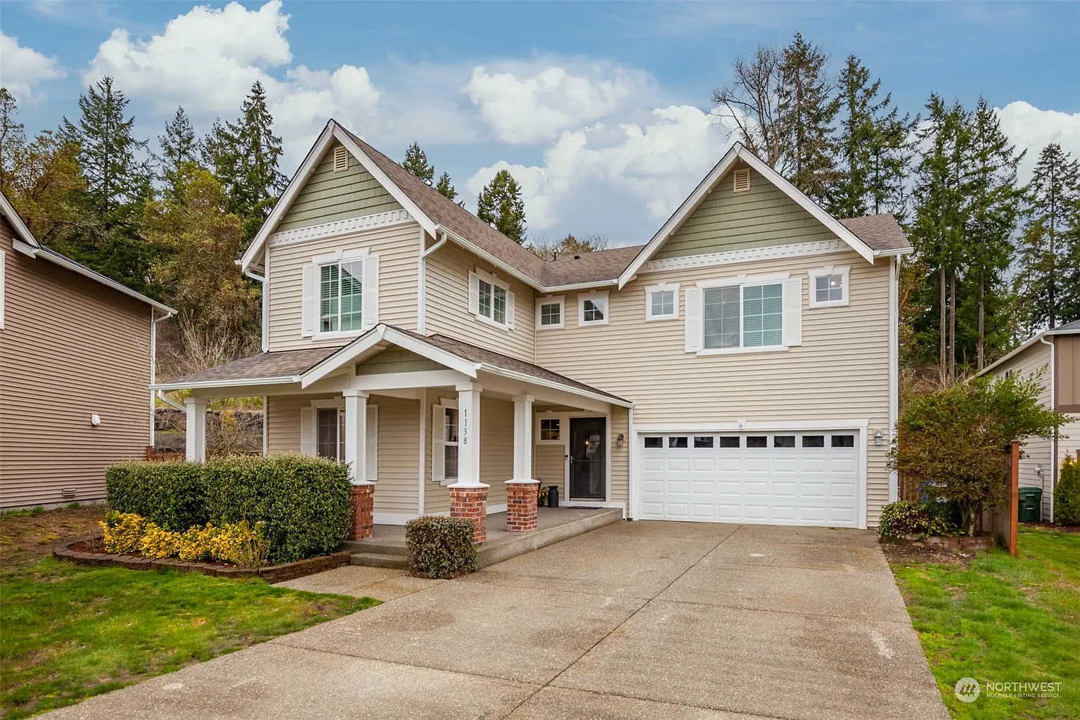 1138 Swan Loop photo 1