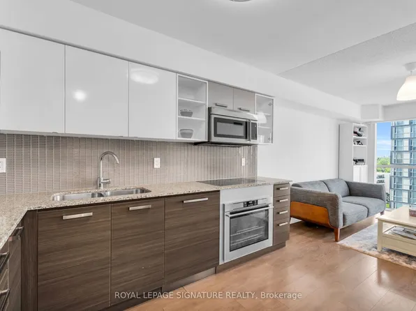5168 Yonge St, Toronto, ON