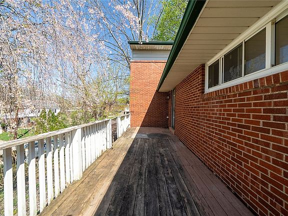 3rd image of 6510 Woodlawn Ave