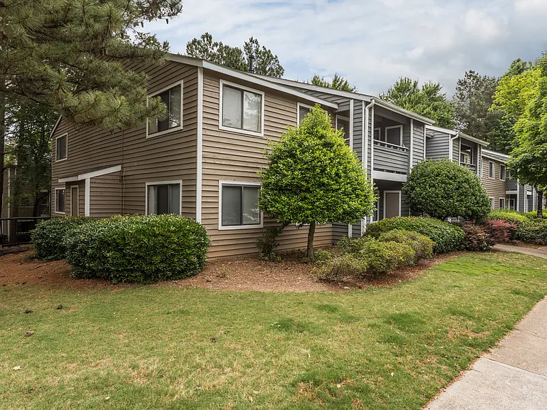 Crestmont Apartments — Photo 19