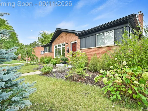 16996 Elizabeth St, Beverly Hills, MI 48025