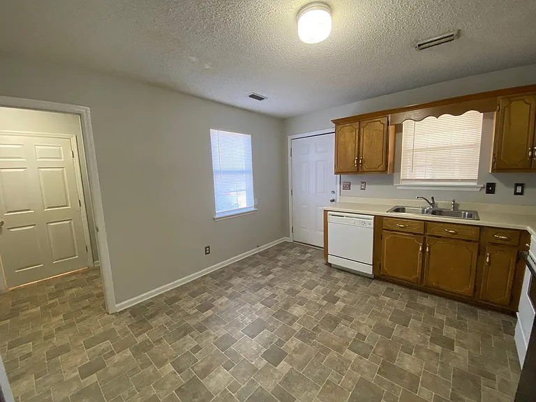 1306A Church Ave SE — Photo 3