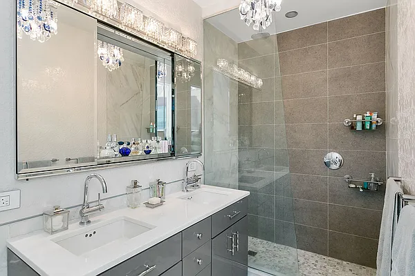 Sold by Modern Spaces | media 8