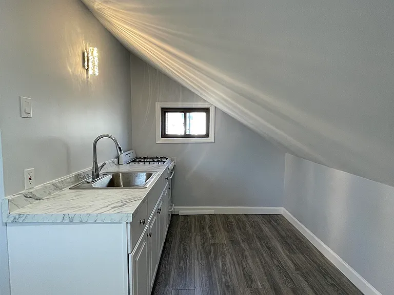 68 Jefferson Ave — Photo 8