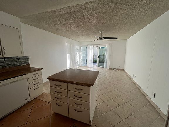 4th image of 75-6124 Alii Dr #105