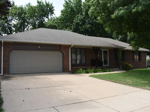 719 E Clay St, Valley Center, KS 67147